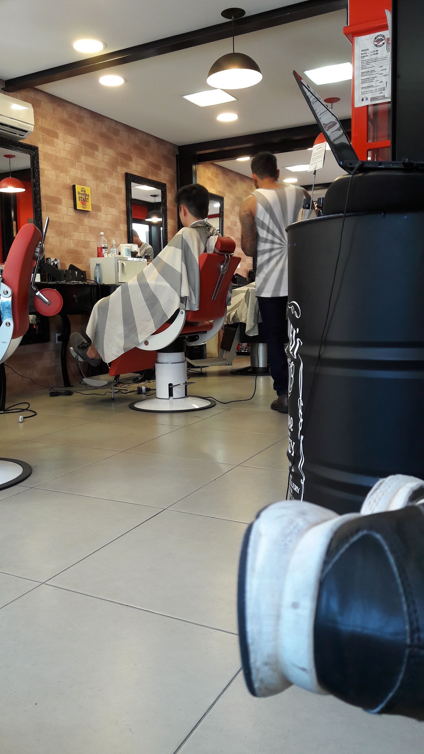 Interior da Barbeiro da Esquina Pinheiros